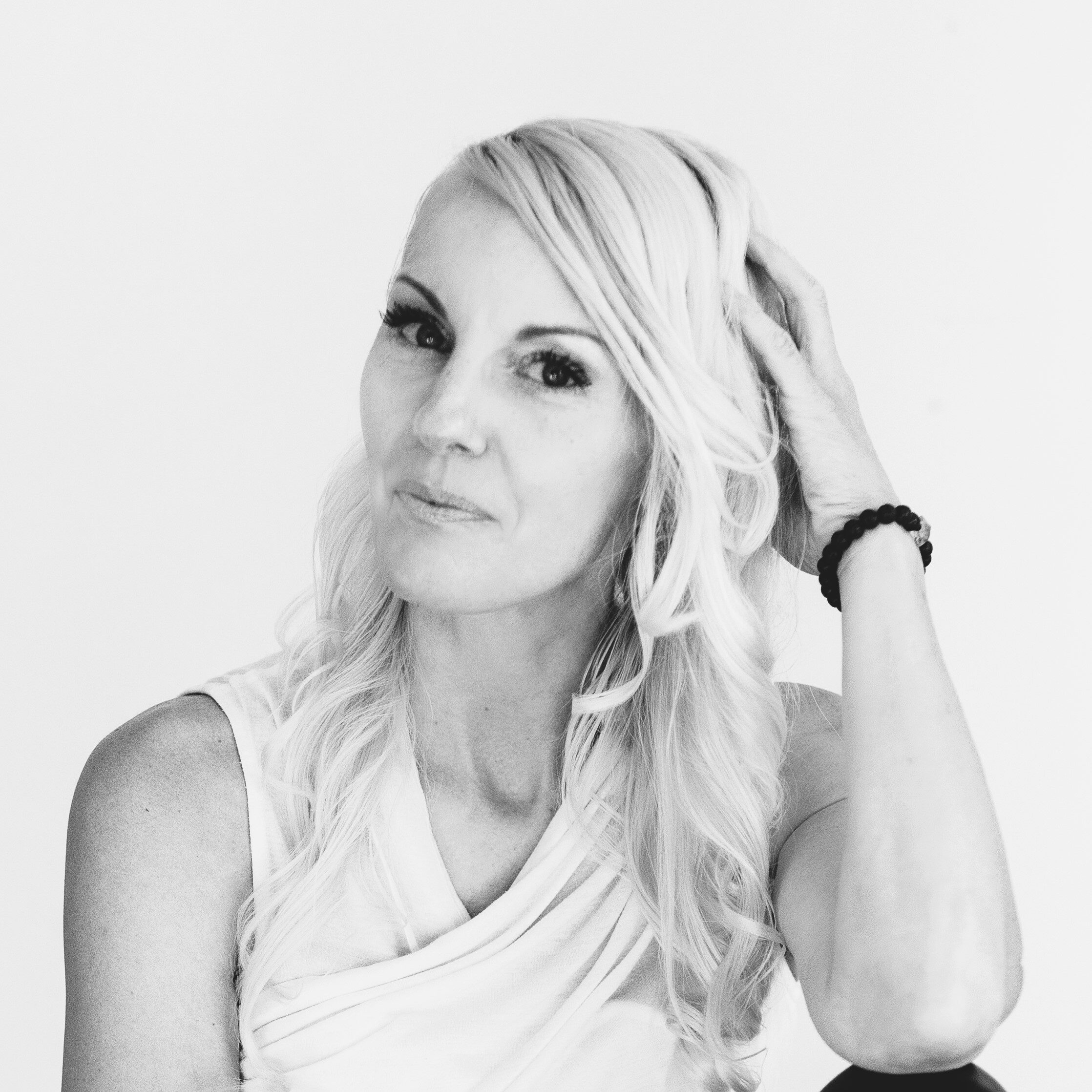 Black and white Leah-Goard-Pauline-Holden-Photography-4 Black and white Leah-Goard-Pauline-Holden-Photography-4